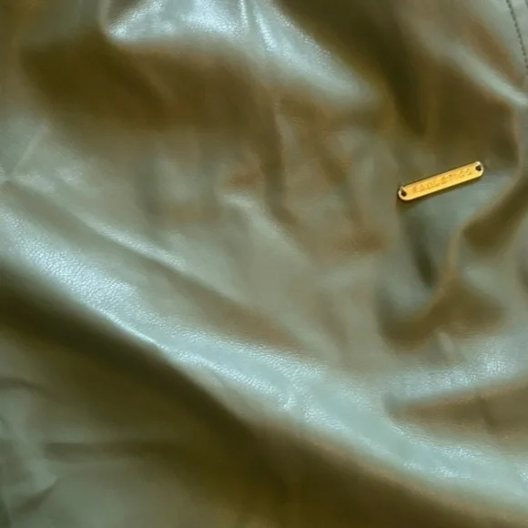 NWT Fabletics Smoke  Green Vegan Leather Shorts Size Medium (M) - Picture 8 of 10